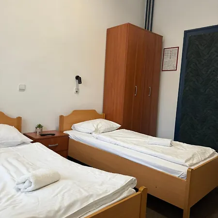 Konukevi Pri Tonetu *